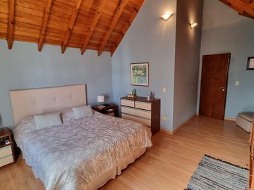 Importante chalet en Bernal Oeste