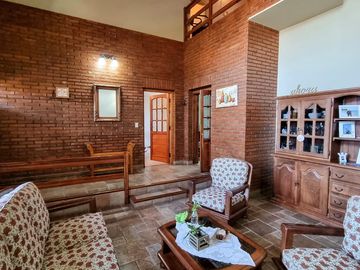 Importante chalet en Bernal Oeste