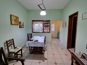 Importante chalet en Bernal Oeste