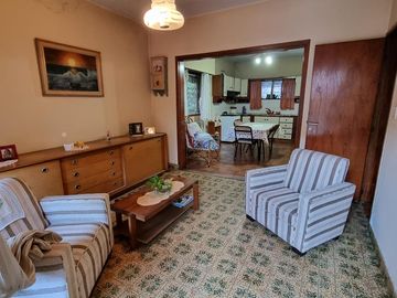 Importante chalet en Bernal Oeste