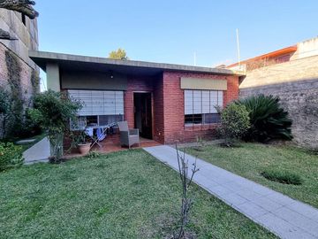 Importante chalet en Bernal Oeste