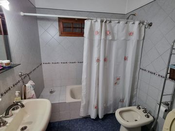 Importante chalet en Bernal Oeste