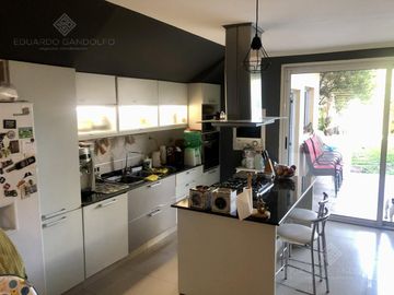 Excelente inmueble 3 dorm - 3 baños - garage - jardín y pileta - VENTA DIRECTA!!