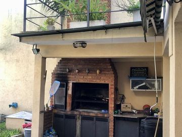 Excelente inmueble 3 dorm - 3 baños - garage - jardín y pileta - VENTA DIRECTA!!