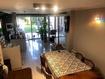 Excelente inmueble 3 dorm - 3 baños - garage - jardín y pileta - VENTA DIRECTA!!