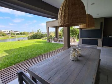 Casa en  VENTA a la laguna-VILLANUEVA- BARRIO SAN RAFAEL