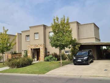 Casa en  VENTA a la laguna-VILLANUEVA- BARRIO SAN RAFAEL