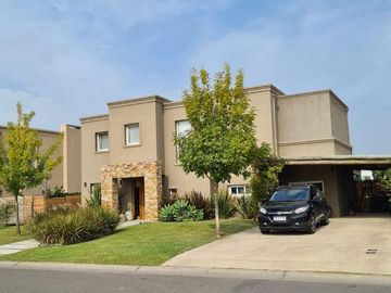 Casa en  VENTA a la laguna-VILLANUEVA- BARRIO SAN RAFAEL