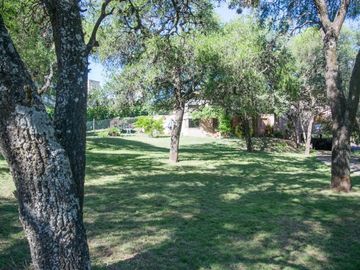 Casa en venta - 3 Dormitorios 3 Baños - Cochera - 1.800mts2 - Villa Allende