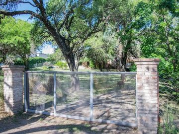 Casa en venta - 3 Dormitorios 3 Baños - Cochera - 1.800mts2 - Villa Allende