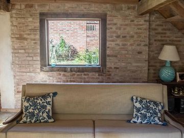 Casa en venta - 3 Dormitorios 3 Baños - Cochera - 1.800mts2 - Villa Allende