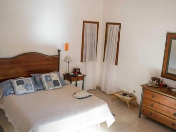 Casa en venta - 3 Dormitorios 3 Baños - Cochera - 1.800mts2 - Villa Allende