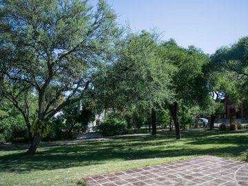 Casa en venta - 3 Dormitorios 3 Baños - Cochera - 1.800mts2 - Villa Allende