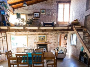 Casa en venta - 3 Dormitorios 3 Baños - Cochera - 1.800mts2 - Villa Allende