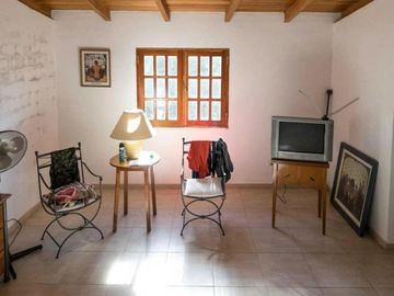 Casa en venta - 3 Dormitorios 3 Baños - Cochera - 1.800mts2 - Villa Allende