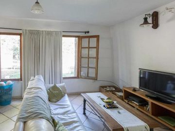 Casa en venta - 3 Dormitorios 3 Baños - Cochera - 1.800mts2 - Villa Allende