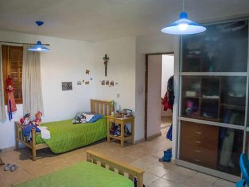 Casa en venta - 3 Dormitorios 3 Baños - Cochera - 1.800mts2 - Villa Allende