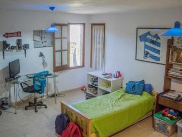 Casa en venta - 3 Dormitorios 3 Baños - Cochera - 1.800mts2 - Villa Allende
