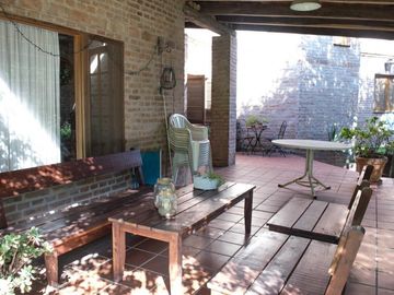 Casa en venta - 3 Dormitorios 3 Baños - Cochera - 1.800mts2 - Villa Allende