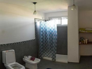 Casa en venta - 3 Dormitorios 3 Baños - Cochera - 1.800mts2 - Villa Allende