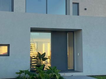 Casa al lago en venta 4 dormitorios
