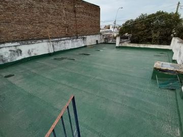 Casa en venta - 2 dormitorios 1 baño - 120mts2 - Lanús