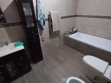 Casa en venta - 2 dormitorios 1 baño - 120mts2 - Lanús