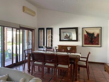CASA EN VENTA ARGUELLO -  MEJOR UBICACION ZONA COLEGIOS