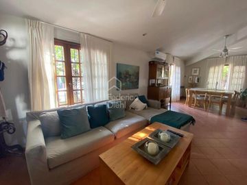 CASA EN VENTA ARGUELLO -  MEJOR UBICACION ZONA COLEGIOS