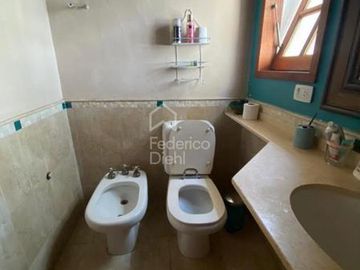 CASA EN VENTA ARGUELLO -  MEJOR UBICACION ZONA COLEGIOS