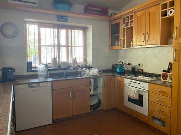 CASA EN VENTA ARGUELLO -  MEJOR UBICACION ZONA COLEGIOS