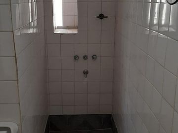 PH en venta de 3 ambientes mas escritorio super luminoso en excelente estado