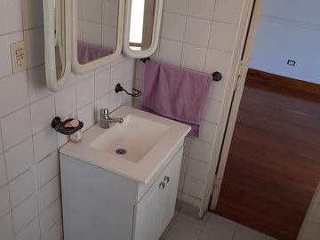 PH en venta de 3 ambientes mas escritorio super luminoso en excelente estado