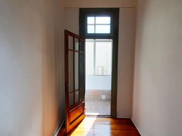 PH en venta de 3 ambientes mas escritorio super luminoso en excelente estado