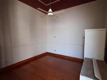 PH en venta de 3 ambientes mas escritorio super luminoso en excelente estado