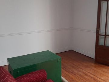 PH en venta de 3 ambientes mas escritorio super luminoso en excelente estado