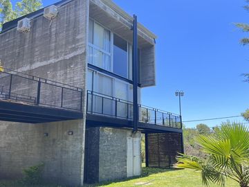 Inversión Complejo de 2 Dúplex con piscina Barrio Terrazas del Golf Colon