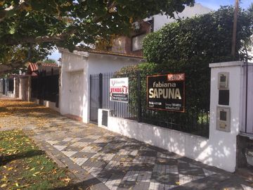 Chalet en Excelente Ubicación, Zona Residencial!!!!! Belgrano 141, Monte Grande.-
