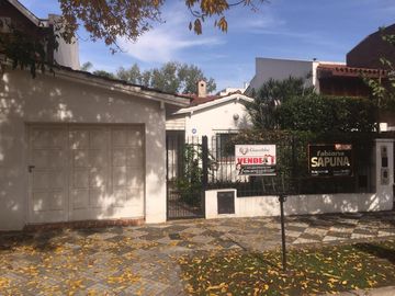 Chalet en Excelente Ubicación, Zona Residencial!!!!! Belgrano 141, Monte Grande.-
