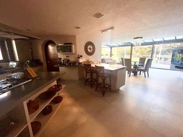 Renta de casa con hermosa vista en Hacienda de Valle Escondido