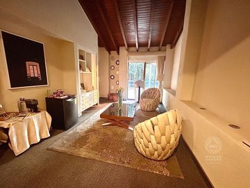 Renta de casa con hermosa vista en Hacienda de Valle Escondido