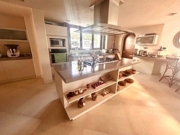 Renta de casa con hermosa vista en Hacienda de Valle Escondido