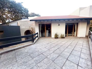 Renta de casa con hermosa vista en Hacienda de Valle Escondido