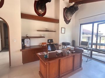 Renta de casa con hermosa vista en Hacienda de Valle Escondido