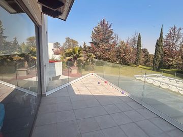 Renta de casa con hermosa vista en Hacienda de Valle Escondido