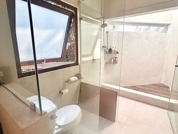 Renta de casa con hermosa vista en Hacienda de Valle Escondido