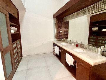 Renta de casa con hermosa vista en Hacienda de Valle Escondido