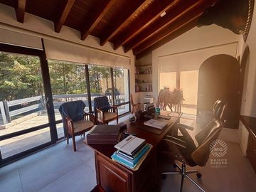 Renta de casa con hermosa vista en Hacienda de Valle Escondido