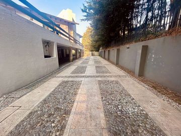 Renta de casa con hermosa vista en Hacienda de Valle Escondido