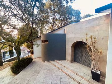 Renta de casa con hermosa vista en Hacienda de Valle Escondido